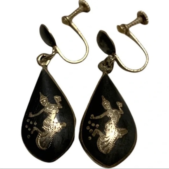 Vintage Sterling Siam Goddess Earrings, Screw Back, Black Enameled, Mid-Century. - Picture 3 of 5